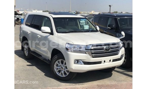 ይግዙ Imported Toyota Land Cruiser ነጭ መኪና በ Import - Dubai በ ኢትዮጵያ ይግዙ Imported Toyota Land Cruiser ነጭ መኪና በ Import - Dubai በ ኢትዮጵያ