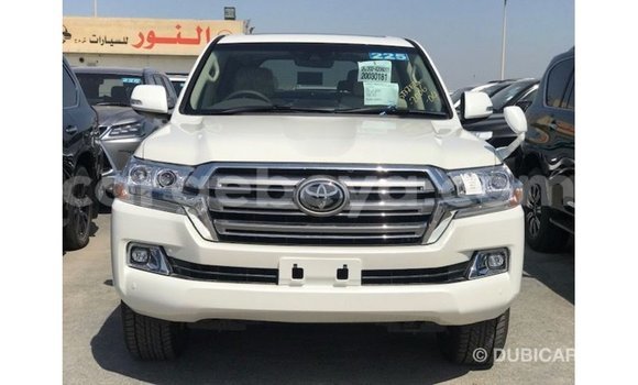 ይግዙ Imported Toyota Land Cruiser ነጭ መኪና በ Import - Dubai በ ኢትዮጵያ ይግዙ Imported Toyota Land Cruiser ነጭ መኪና በ Import - Dubai በ ኢትዮጵያ