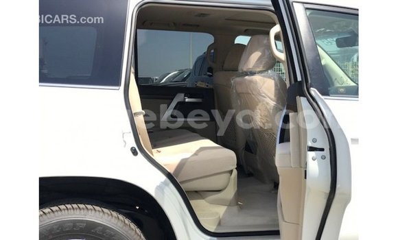 ይግዙ Imported Toyota Land Cruiser ነጭ መኪና በ Import - Dubai በ ኢትዮጵያ ይግዙ Imported Toyota Land Cruiser ነጭ መኪና በ Import - Dubai በ ኢትዮጵያ