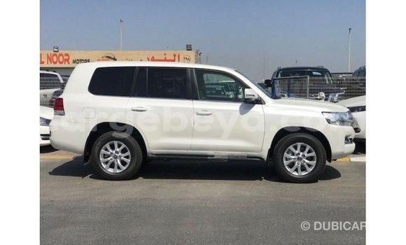 ይግዙ Imported Toyota Land Cruiser ነጭ መኪና በ Import - Dubai በ ኢትዮጵያ ይግዙ Imported Toyota Land Cruiser ነጭ መኪና በ Import - Dubai በ ኢትዮጵያ