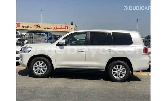 ይግዙ Imported Toyota Land Cruiser ነጭ መኪና በ Import - Dubai በ ኢትዮጵያ ይግዙ Imported Toyota Land Cruiser ነጭ መኪና በ Import - Dubai በ ኢትዮጵያ
