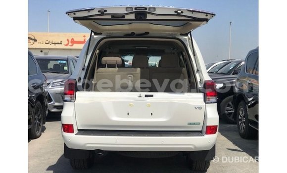 ይግዙ Imported Toyota Land Cruiser ነጭ መኪና በ Import - Dubai በ ኢትዮጵያ ይግዙ Imported Toyota Land Cruiser ነጭ መኪና በ Import - Dubai በ ኢትዮጵያ
