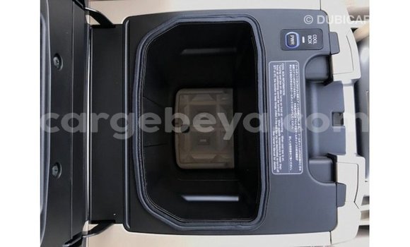 ይግዙ Imported Toyota Land Cruiser ነጭ መኪና በ Import - Dubai በ ኢትዮጵያ ይግዙ Imported Toyota Land Cruiser ነጭ መኪና በ Import - Dubai በ ኢትዮጵያ