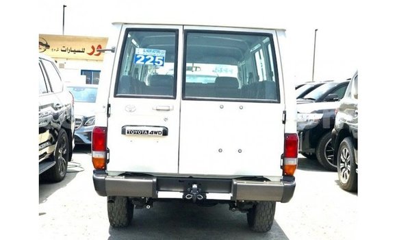 ይግዙ Imported Toyota Land Cruiser ነጭ መኪና በ Import - Dubai በ ኢትዮጵያ ይግዙ Imported Toyota Land Cruiser ነጭ መኪና በ Import - Dubai በ ኢትዮጵያ