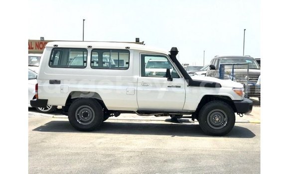 ይግዙ Imported Toyota Land Cruiser ነጭ መኪና በ Import - Dubai በ ኢትዮጵያ ይግዙ Imported Toyota Land Cruiser ነጭ መኪና በ Import - Dubai በ ኢትዮጵያ