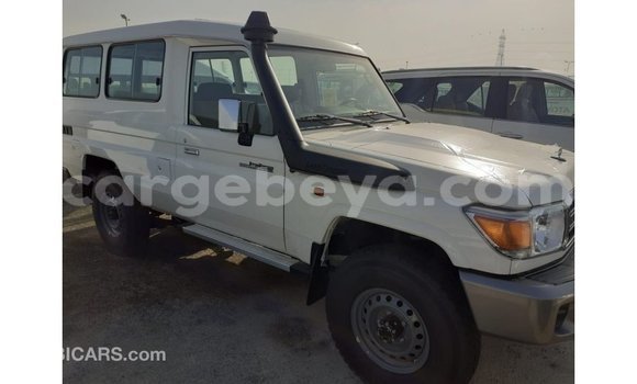 Acheter Import Voiture Toyota Land Cruiser Blanc à Import - Dubai, Ethiopie Acheter Import Voiture Toyota Land Cruiser Blanc à Import - Dubai, Ethiopie