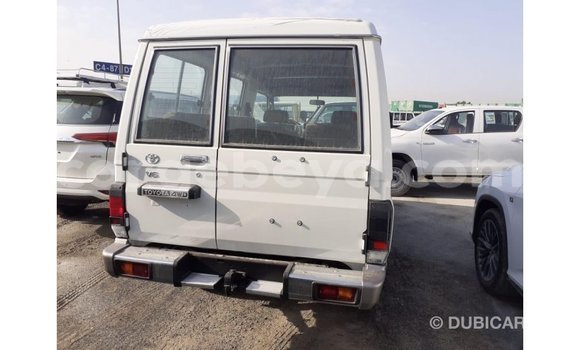 Acheter Import Voiture Toyota Land Cruiser Blanc à Import - Dubai, Ethiopie Acheter Import Voiture Toyota Land Cruiser Blanc à Import - Dubai, Ethiopie