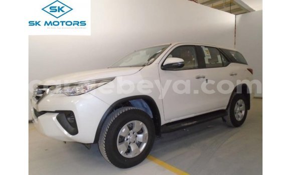 Acheter Import Voiture Toyota Fortuner Blanc à Import - Dubai, Ethiopie Acheter Import Voiture Toyota Fortuner Blanc à Import - Dubai, Ethiopie
