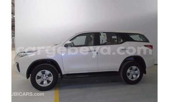 Acheter Import Voiture Toyota Fortuner Blanc à Import - Dubai, Ethiopie Acheter Import Voiture Toyota Fortuner Blanc à Import - Dubai, Ethiopie