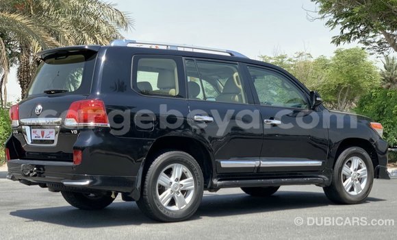 ይግዙ Imported Toyota Land Cruiser ጥቁር መኪና በ Import - Dubai በ ኢትዮጵያ ይግዙ Imported Toyota Land Cruiser ጥቁር መኪና በ Import - Dubai በ ኢትዮጵያ
