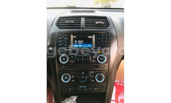 Acheter Import Voiture Ford Explorer Rouge à Import - Dubai, Ethiopie Acheter Import Voiture Ford Explorer Rouge à Import - Dubai, Ethiopie