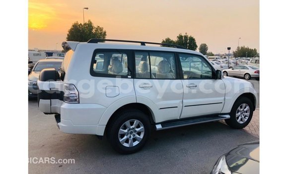 Acheter Import Voiture Mitsubishi Pajero Blanc à Import - Dubai, Ethiopie Acheter Import Voiture Mitsubishi Pajero Blanc à Import - Dubai, Ethiopie