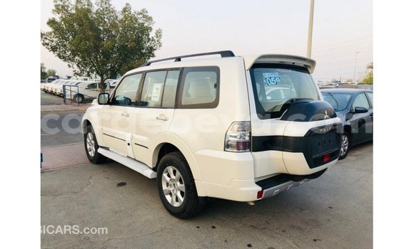 Acheter Import Voiture Mitsubishi Pajero Blanc à Import - Dubai, Ethiopie Acheter Import Voiture Mitsubishi Pajero Blanc à Import - Dubai, Ethiopie