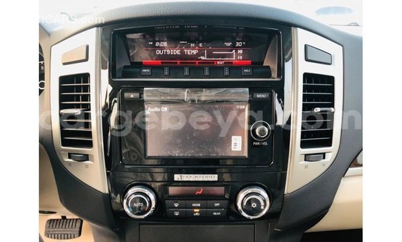 Acheter Import Voiture Mitsubishi Pajero Blanc à Import - Dubai, Ethiopie Acheter Import Voiture Mitsubishi Pajero Blanc à Import - Dubai, Ethiopie