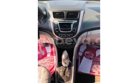 Acheter Import Voiture Hyundai Accent Rouge à Import - Dubai, Ethiopie Acheter Import Voiture Hyundai Accent Rouge à Import - Dubai, Ethiopie