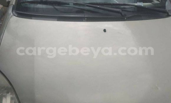 Oofamaa Toyota Vitz Silver Makiinaa iti Addis–Ababa keessatti Ethiopia keessatti Oofamaa Toyota Vitz Silver Makiinaa iti Addis–Ababa keessatti Ethiopia keessatti