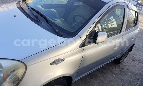 Oofamaa Toyota Vitz Silver Makiinaa iti Addis–Ababa keessatti Ethiopia keessatti Oofamaa Toyota Vitz Silver Makiinaa iti Addis–Ababa keessatti Ethiopia keessatti