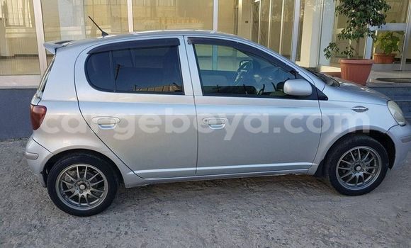 Oofamaa Toyota Vitz Silver Makiinaa iti Addis–Ababa keessatti Ethiopia keessatti Oofamaa Toyota Vitz Silver Makiinaa iti Addis–Ababa keessatti Ethiopia keessatti