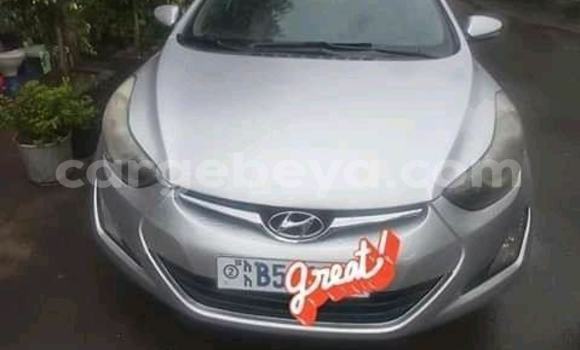 Oofamaa Hyundai Elantra Silver Makiinaa iti Addis–Ababa keessatti Ethiopia keessatti Oofamaa Hyundai Elantra Silver Makiinaa iti Addis–Ababa keessatti Ethiopia keessatti