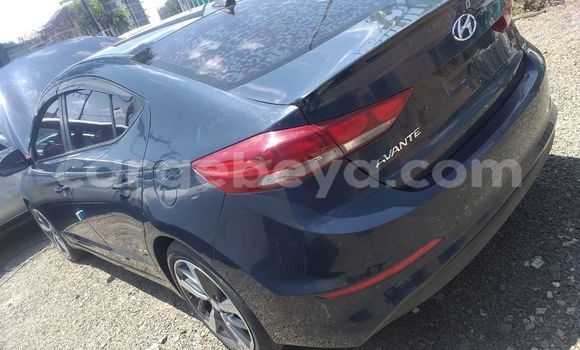 Oofamaa Hyundai Avante Blue Makiinaa iti Addis–Ababa keessatti Ethiopia keessatti Oofamaa Hyundai Avante Blue Makiinaa iti Addis–Ababa keessatti Ethiopia keessatti