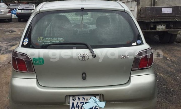 Oofamaa Toyota Vitz Silver Makiinaa iti Addis–Ababa keessatti Ethiopia keessatti Oofamaa Toyota Vitz Silver Makiinaa iti Addis–Ababa keessatti Ethiopia keessatti