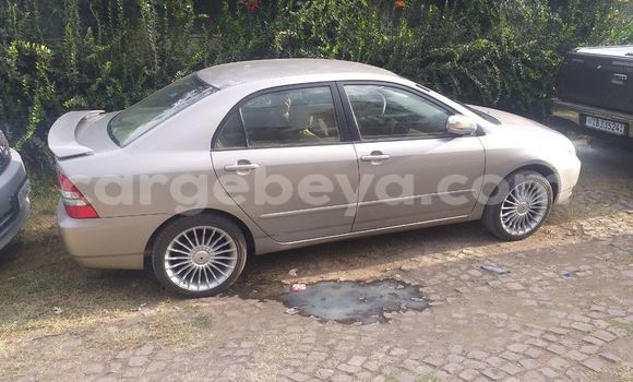 Oofamaa Toyota Corolla Brown Makiinaa iti Addis–Ababa keessatti Ethiopia keessatti Oofamaa Toyota Corolla Brown Makiinaa iti Addis–Ababa keessatti Ethiopia keessatti