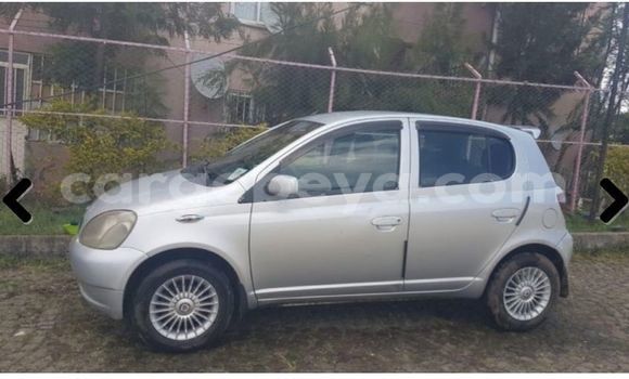 Oofamaa Toyota Vitz Silver Makiinaa iti Addis–Ababa keessatti Ethiopia keessatti Oofamaa Toyota Vitz Silver Makiinaa iti Addis–Ababa keessatti Ethiopia keessatti