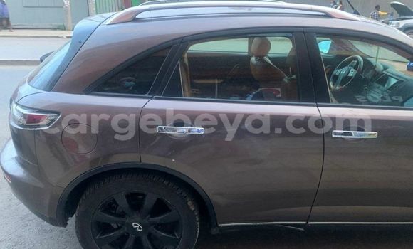 Oofamaa Infiniti FX Brown Makiinaa iti Addis–Ababa keessatti Ethiopia keessatti Oofamaa Infiniti FX Brown Makiinaa iti Addis–Ababa keessatti Ethiopia keessatti