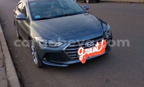 Oofamaa Hyundai Avante Blue Makiinaa iti Addis–Ababa keessatti Ethiopia keessatti Oofamaa Hyundai Avante Blue Makiinaa iti Addis–Ababa keessatti Ethiopia keessatti