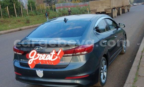 Oofamaa Hyundai Avante Blue Makiinaa iti Addis–Ababa keessatti Ethiopia keessatti Oofamaa Hyundai Avante Blue Makiinaa iti Addis–Ababa keessatti Ethiopia keessatti