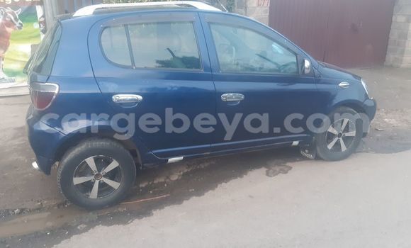 Oofamaa Toyota Vitz Blue Makiinaa iti Addis–Ababa keessatti Ethiopia keessatti Oofamaa Toyota Vitz Blue Makiinaa iti Addis–Ababa keessatti Ethiopia keessatti