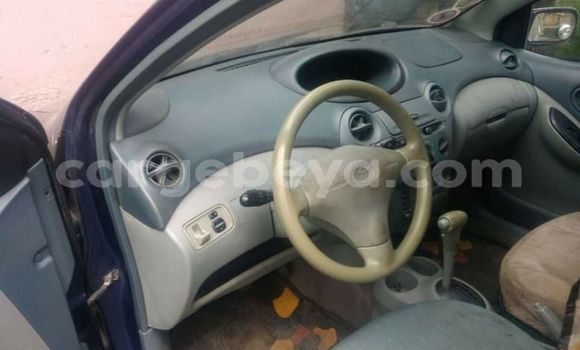 Oofamaa Toyota Vitz Blue Makiinaa iti Addis–Ababa keessatti Ethiopia keessatti Oofamaa Toyota Vitz Blue Makiinaa iti Addis–Ababa keessatti Ethiopia keessatti