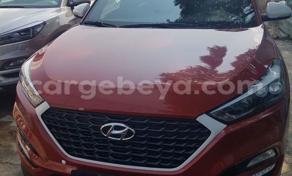 Oofamaa Hyundai Tucson Red Makiinaa iti Addis–Ababa keessatti Ethiopia keessatti Oofamaa Hyundai Tucson Red Makiinaa iti Addis–Ababa keessatti Ethiopia keessatti
