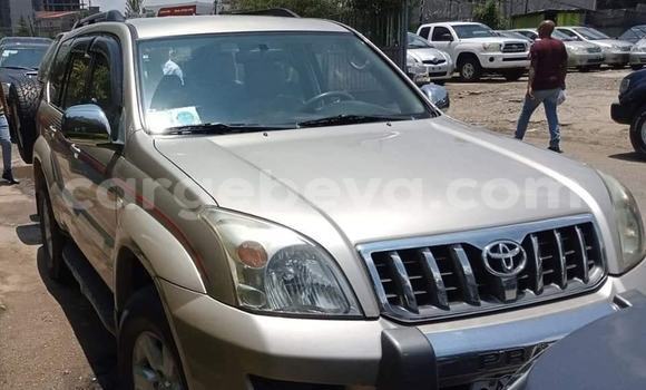 Oofamaa Toyota Land Cruiser Prado Beige Makiinaa iti Addis–Ababa keessatti Ethiopia keessatti Oofamaa Toyota Land Cruiser Prado Beige Makiinaa iti Addis–Ababa keessatti Ethiopia keessatti
