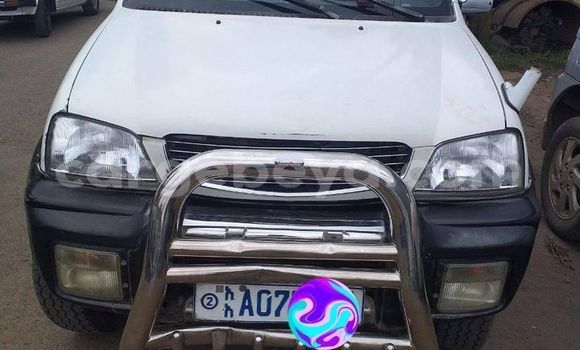Oofamaa Daihatsu Terios White Makiinaa iti Addis–Ababa keessatti Ethiopia keessatti Oofamaa Daihatsu Terios White Makiinaa iti Addis–Ababa keessatti Ethiopia keessatti