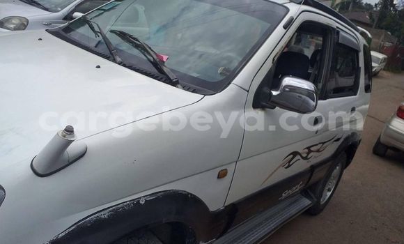 Oofamaa Daihatsu Terios White Makiinaa iti Addis–Ababa keessatti Ethiopia keessatti Oofamaa Daihatsu Terios White Makiinaa iti Addis–Ababa keessatti Ethiopia keessatti
