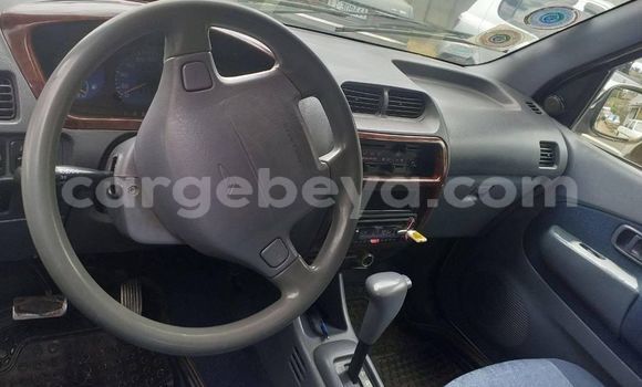 Oofamaa Daihatsu Terios White Makiinaa iti Addis–Ababa keessatti Ethiopia keessatti Oofamaa Daihatsu Terios White Makiinaa iti Addis–Ababa keessatti Ethiopia keessatti