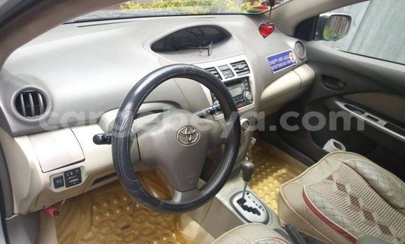Oofamaa Toyota Belta Silver Makiinaa iti Addis–Ababa keessatti Ethiopia keessatti Oofamaa Toyota Belta Silver Makiinaa iti Addis–Ababa keessatti Ethiopia keessatti
