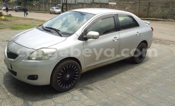Oofamaa Toyota Belta Silver Makiinaa iti Addis–Ababa keessatti Ethiopia keessatti Oofamaa Toyota Belta Silver Makiinaa iti Addis–Ababa keessatti Ethiopia keessatti