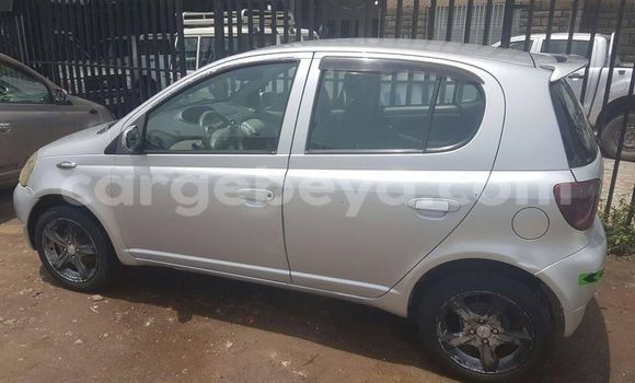Oofamaa Toyota Vitz Silver Makiinaa iti Addis–Ababa keessatti Ethiopia keessatti Oofamaa Toyota Vitz Silver Makiinaa iti Addis–Ababa keessatti Ethiopia keessatti