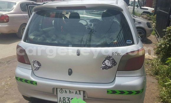 Oofamaa Toyota Vitz Silver Makiinaa iti Addis–Ababa keessatti Ethiopia keessatti Oofamaa Toyota Vitz Silver Makiinaa iti Addis–Ababa keessatti Ethiopia keessatti