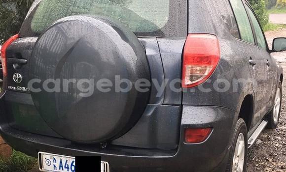 Oofamaa Toyota RAV4 Black Makiinaa iti Addis–Ababa keessatti Ethiopia keessatti Oofamaa Toyota RAV4 Black Makiinaa iti Addis–Ababa keessatti Ethiopia keessatti