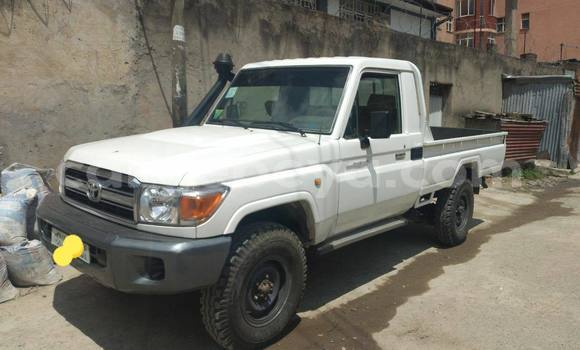Buy Used Toyota Land Cruiser White Car in Addis–Ababa in Ethiopia Buy Used Toyota Land Cruiser White Car in Addis–Ababa in Ethiopia