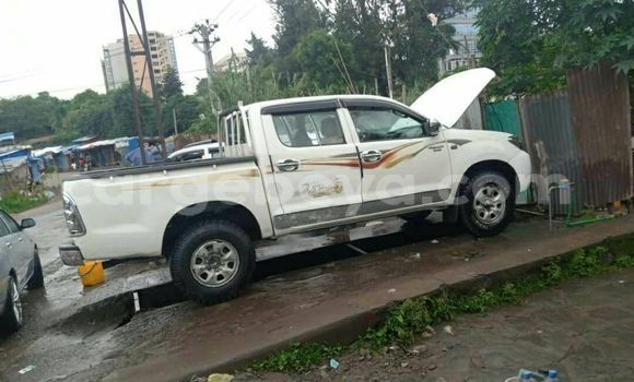 Acheter Occasion Voiture Toyota Hilux Blanc à Addis Ababa, Ethiopie Acheter Occasion Voiture Toyota Hilux Blanc à Addis Ababa, Ethiopie
