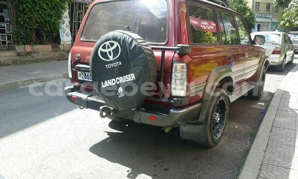 Acheter Occasion Voiture Toyota Land Cruiser Rouge à Addis Ababa, Ethiopie Acheter Occasion Voiture Toyota Land Cruiser Rouge à Addis Ababa, Ethiopie