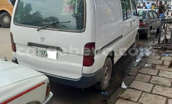 ይግዙ ያገለገለ Toyota Dolphin ነጭ መኪና በ አዲስ አበባ በ ኢትዮጵያ ይግዙ ያገለገለ Toyota Dolphin ነጭ መኪና በ አዲስ አበባ በ ኢትዮጵያ