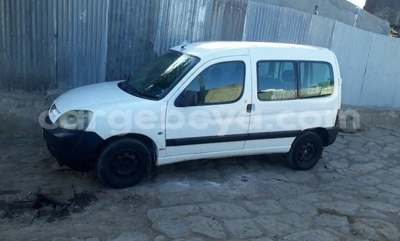 ይግዙ ያገለገለ Peugeot Partner ነጭ መኪና በ አዲስ አበባ በ ኢትዮጵያ ይግዙ ያገለገለ Peugeot Partner ነጭ መኪና በ አዲስ አበባ በ ኢትዮጵያ