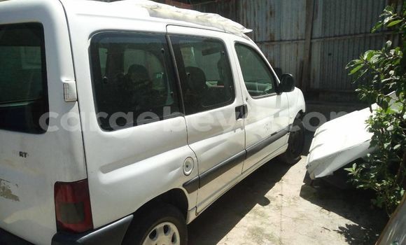 ይግዙ ያገለገለ Peugeot Partner ነጭ መኪና በ አዲስ አበባ በ ኢትዮጵያ ይግዙ ያገለገለ Peugeot Partner ነጭ መኪና በ አዲስ አበባ በ ኢትዮጵያ