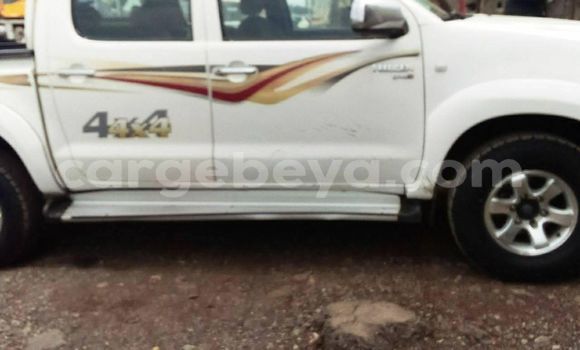 Acheter Occasion Voiture Toyota Hilux Blanc à Addis Ababa, Ethiopie Acheter Occasion Voiture Toyota Hilux Blanc à Addis Ababa, Ethiopie