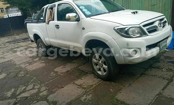 Acheter Occasion Voiture Toyota Hilux Blanc à Addis Ababa, Ethiopie Acheter Occasion Voiture Toyota Hilux Blanc à Addis Ababa, Ethiopie